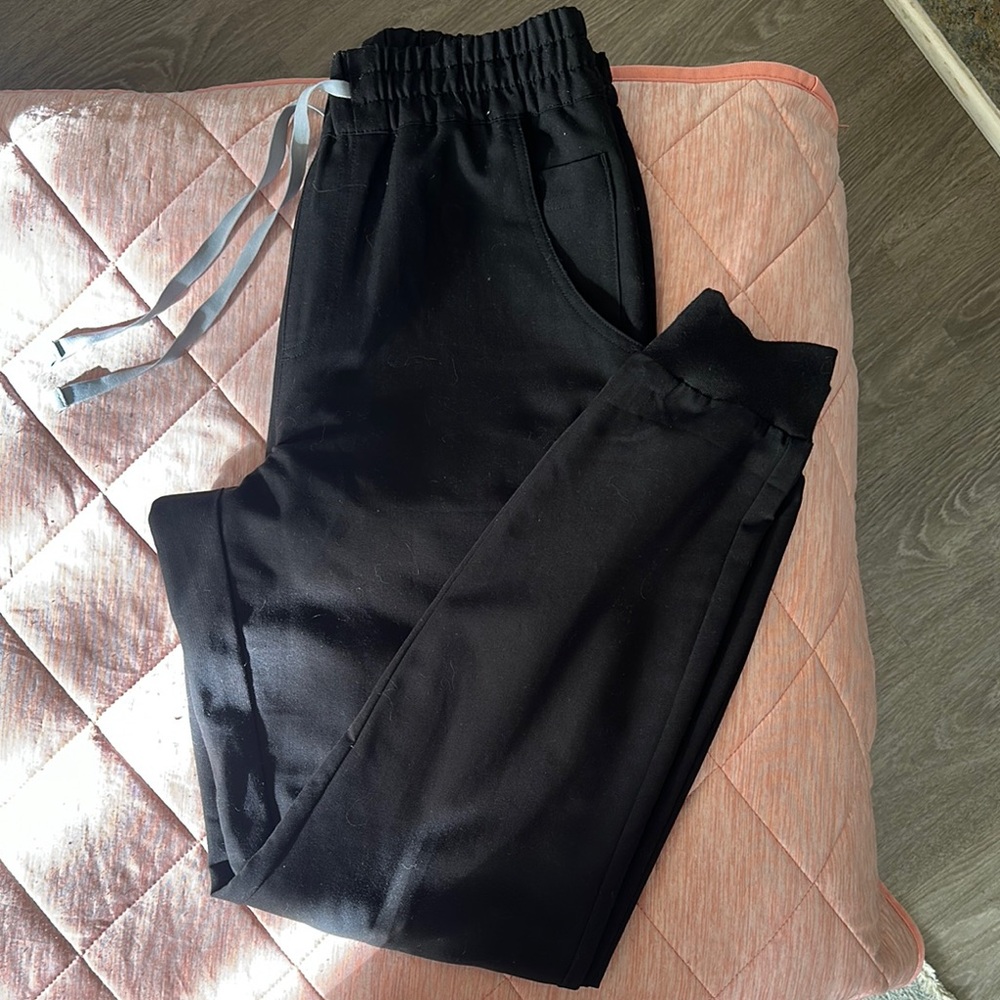 Women’s black figs